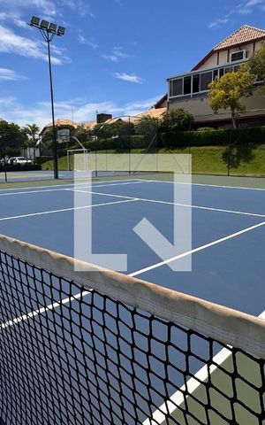 Casa à venda com 358m², 5 quartos e 6 vagas Casa à venda com 358m², 5 quartos e 6 vagasQuadra Esportiva