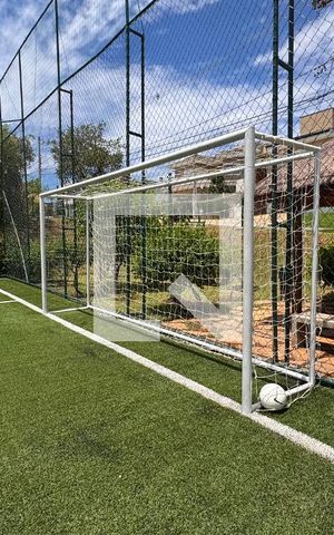 Casa à venda com 358m², 5 quartos e 6 vagas Casa à venda com 358m², 5 quartos e 6 vagasQuadra
