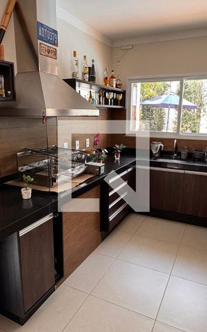 Casa à venda com 358m², 5 quartos e 6 vagas Casa à venda com 358m², 5 quartos e 6 vagasChurrasqueira