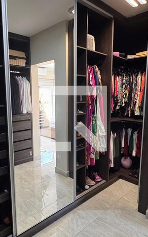 Casa à venda com 358m², 5 quartos e 6 vagas Casa à venda com 358m², 5 quartos e 6 vagasCloset da suíte 1