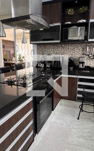 Casa à venda com 358m², 5 quartos e 6 vagas Casa à venda com 358m², 5 quartos e 6 vagasCozinha