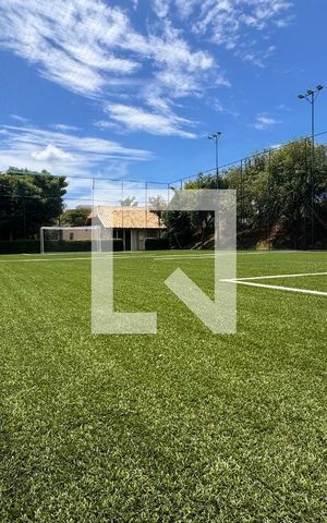 Casa à venda com 358m², 5 quartos e 6 vagas Casa à venda com 358m², 5 quartos e 6 vagasQuadra