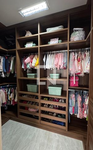 Casa à venda com 358m², 5 quartos e 6 vagas Casa à venda com 358m², 5 quartos e 6 vagasCloset da suíte 3