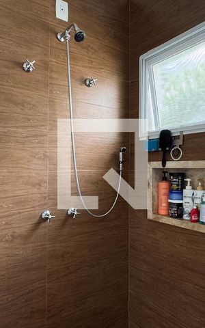 Casa à venda com 358m², 5 quartos e 6 vagas Casa à venda com 358m², 5 quartos e 6 vagasBanheiro da Suíte 1