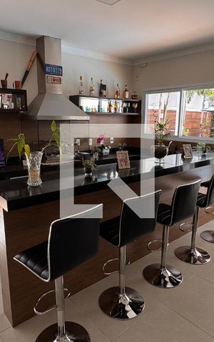 Casa à venda com 358m², 5 quartos e 6 vagas Casa à venda com 358m², 5 quartos e 6 vagasEspaço Gourmet