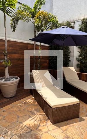 Casa à venda com 358m², 5 quartos e 6 vagas Casa à venda com 358m², 5 quartos e 6 vagasPiscina