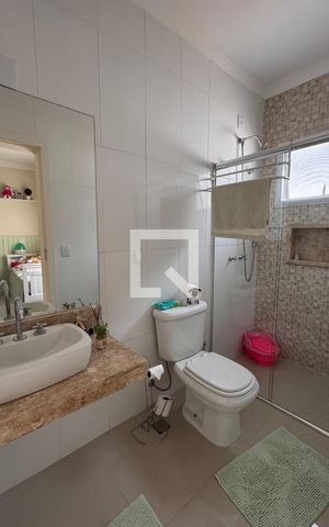 Casa à venda com 358m², 5 quartos e 6 vagas Casa à venda com 358m², 5 quartos e 6 vagasBanheiro da Suíte 3