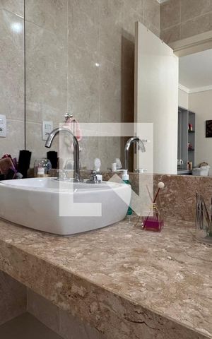 Casa à venda com 358m², 5 quartos e 6 vagas Casa à venda com 358m², 5 quartos e 6 vagasBanheiro da Suíte 2