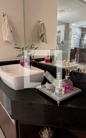 Casa à venda com 358m², 5 quartos e 6 vagas Casa à venda com 358m², 5 quartos e 6 vagasLavabo