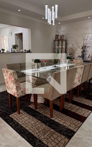 Casa à venda com 358m², 5 quartos e 6 vagas Casa à venda com 358m², 5 quartos e 6 vagasSala de Jantar