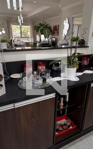 Casa à venda com 358m², 5 quartos e 6 vagas Casa à venda com 358m², 5 quartos e 6 vagasCozinha - Armários