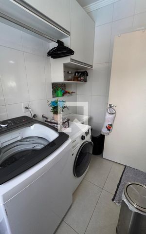 Casa à venda com 358m², 5 quartos e 6 vagas Casa à venda com 358m², 5 quartos e 6 vagasÁrea de Serviço