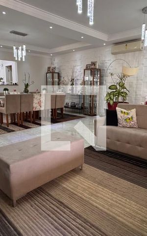 Casa à venda com 358m², 5 quartos e 6 vagas Casa à venda com 358m², 5 quartos e 6 vagasSala