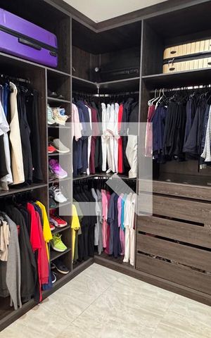 Casa à venda com 358m², 5 quartos e 6 vagas Casa à venda com 358m², 5 quartos e 6 vagasCloset da suíte 1