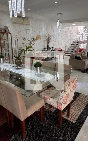 Casa à venda com 358m², 5 quartos e 6 vagas Casa à venda com 358m², 5 quartos e 6 vagasSala de Jantar