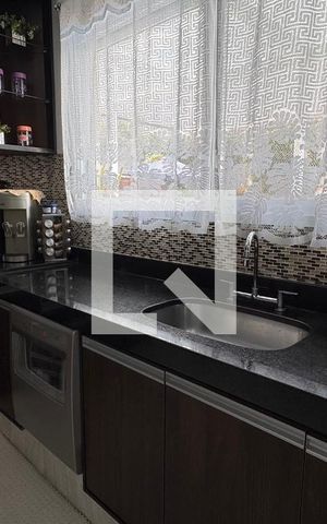 Casa à venda com 358m², 5 quartos e 6 vagas Casa à venda com 358m², 5 quartos e 6 vagasCozinha