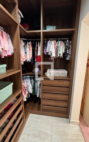 Casa à venda com 358m², 5 quartos e 6 vagas Casa à venda com 358m², 5 quartos e 6 vagasCloset da suíte 3