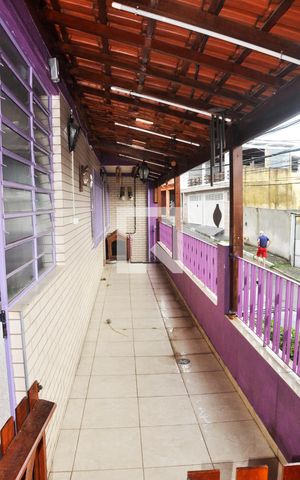 Casa à venda com 240m², 3 quartos e 1 vaga Casa à venda com 240m², 3 quartos e 1 vagaVaranda
