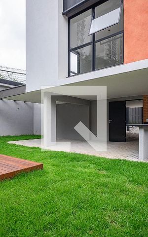 Casa de condomínio à venda com 275m², 3 quartos e 2 vagas Casa de condomínio à venda com 275m², 3 quartos e 2 vagasQuintal
