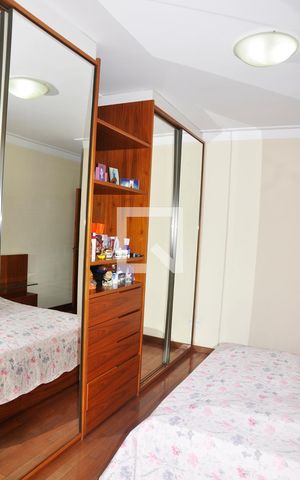 Casa à venda com 228m², 3 quartos e 5 vagas Casa à venda com 228m², 3 quartos e 5 vagasSuíte e Varanda