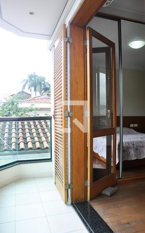Casa à venda com 228m², 3 quartos e 5 vagas Casa à venda com 228m², 3 quartos e 5 vagasSuíte e Varanda