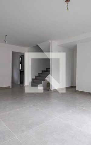 Casa de condomínio à venda com 226m², 3 quartos e 3 vagas Casa de condomínio à venda com 226m², 3 quartos e 3 vagasSala