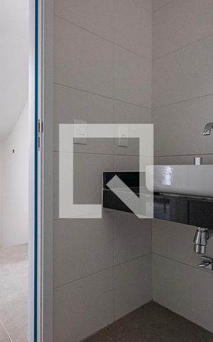 Casa de condomínio à venda com 226m², 3 quartos e 3 vagas Casa de condomínio à venda com 226m², 3 quartos e 3 vagasBanheiro
