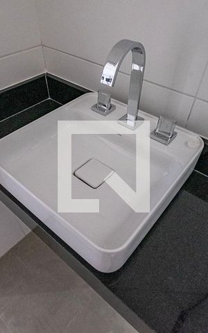 Casa de condomínio à venda com 226m², 3 quartos e 3 vagas Casa de condomínio à venda com 226m², 3 quartos e 3 vagasBanheiro