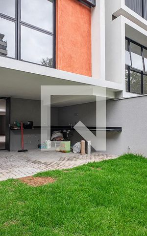 Casa de condomínio à venda com 226m², 3 quartos e 3 vagas Casa de condomínio à venda com 226m², 3 quartos e 3 vagasQuintal