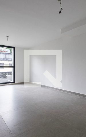 Casa de condomínio à venda com 226m², 3 quartos e 3 vagas Casa de condomínio à venda com 226m², 3 quartos e 3 vagasSala