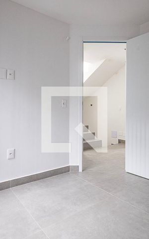 Casa de condomínio à venda com 226m², 3 quartos e 3 vagas Casa de condomínio à venda com 226m², 3 quartos e 3 vagasQuarto 2
