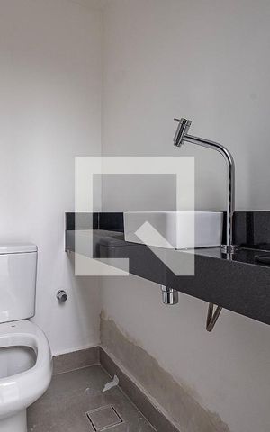 Casa de condomínio à venda com 226m², 3 quartos e 3 vagas Casa de condomínio à venda com 226m², 3 quartos e 3 vagasTerraço - Banheiro