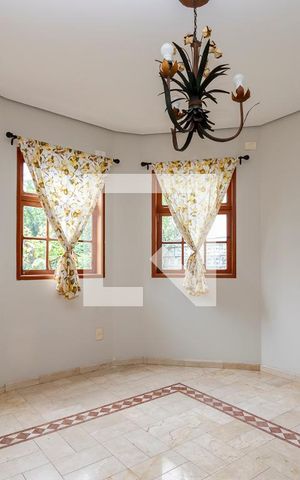 Casa de condomínio à venda com 350m², 4 quartos e 4 vagas Casa de condomínio à venda com 350m², 4 quartos e 4 vagasCopa