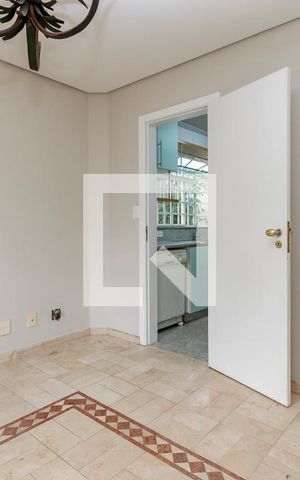 Casa de condomínio à venda com 350m², 4 quartos e 4 vagas Casa de condomínio à venda com 350m², 4 quartos e 4 vagasCopa