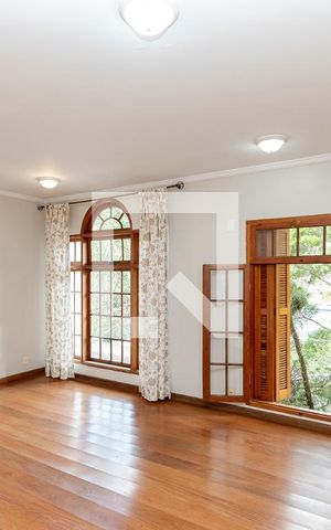 Casa de condomínio à venda com 350m², 4 quartos e 4 vagas Casa de condomínio à venda com 350m², 4 quartos e 4 vagasSuíte 1