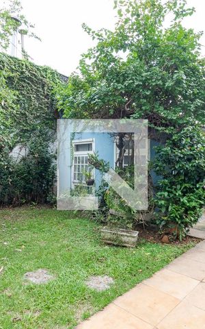 Casa de condomínio à venda com 350m², 4 quartos e 4 vagas Casa de condomínio à venda com 350m², 4 quartos e 4 vagasJardim