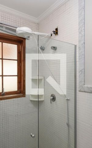 Casa de condomínio à venda com 350m², 4 quartos e 4 vagas Casa de condomínio à venda com 350m², 4 quartos e 4 vagasBanheiro da Suíte 4