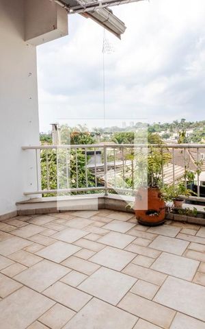 Casa de condomínio à venda com 350m², 4 quartos e 4 vagas Casa de condomínio à venda com 350m², 4 quartos e 4 vagasVaranda da Suíte 2