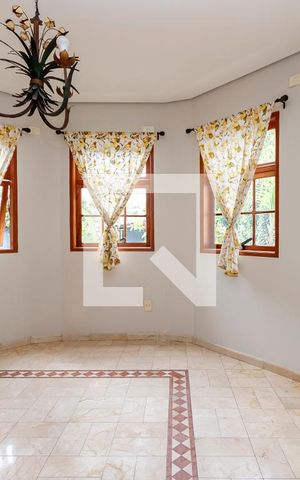 Casa de condomínio à venda com 350m², 4 quartos e 4 vagas Casa de condomínio à venda com 350m², 4 quartos e 4 vagasCopa