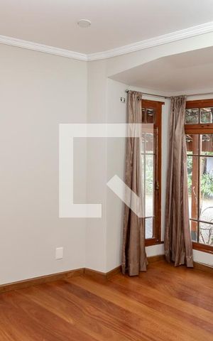 Casa de condomínio à venda com 350m², 4 quartos e 4 vagas Casa de condomínio à venda com 350m², 4 quartos e 4 vagasSuíte 4