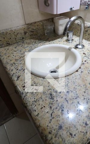 Apartamento à venda com 130m², 3 quartos e 2 vagasBanheiro da Suíte Master - Pia