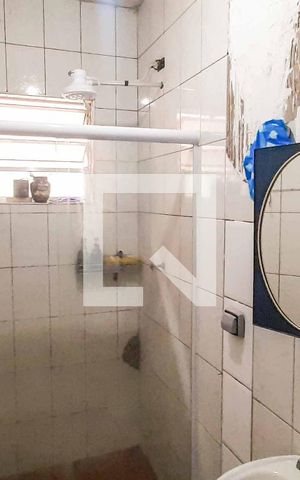 Casa à venda com 150m², 6 quartos e 2 vagas Casa à venda com 150m², 6 quartos e 2 vagasBanheiro