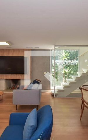 Casa à venda com 338m², 4 quartos e 5 vagas Casa à venda com 338m², 4 quartos e 5 vagasSala