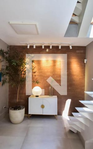 Casa à venda com 338m², 4 quartos e 5 vagas Casa à venda com 338m², 4 quartos e 5 vagasHall Social