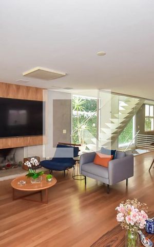 Casa à venda com 338m², 4 quartos e 5 vagas Casa à venda com 338m², 4 quartos e 5 vagasSala