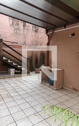 Casa à venda com 200m², 3 quartos e 5 vagas Casa à venda com 200m², 3 quartos e 5 vagasQuintal
