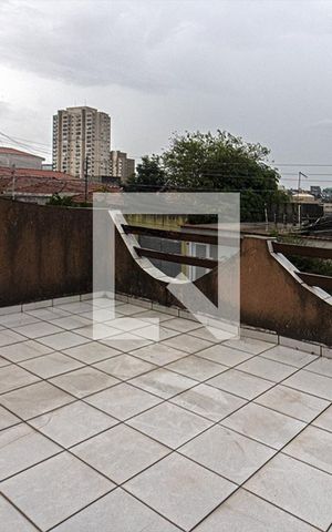Casa à venda com 200m², 3 quartos e 5 vagas Casa à venda com 200m², 3 quartos e 5 vagasTerraço
