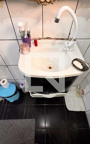 Casa à venda com 95m², 3 quartos e 1 vaga Casa à venda com 95m², 3 quartos e 1 vagaBanheiro edícula