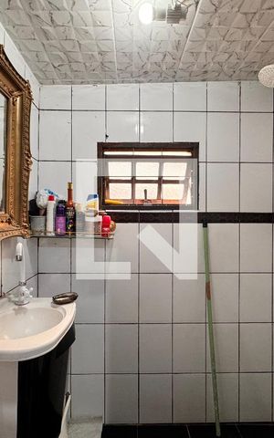 Casa à venda com 95m², 3 quartos e 1 vaga Casa à venda com 95m², 3 quartos e 1 vagaBanheiro edícula
