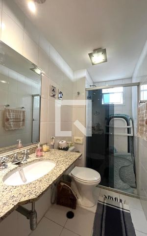 Apartamento à venda com 105m², 2 quartos e 2 vagas Apartamento à venda com 105m², 2 quartos e 2 vagasBanheiro Corredor